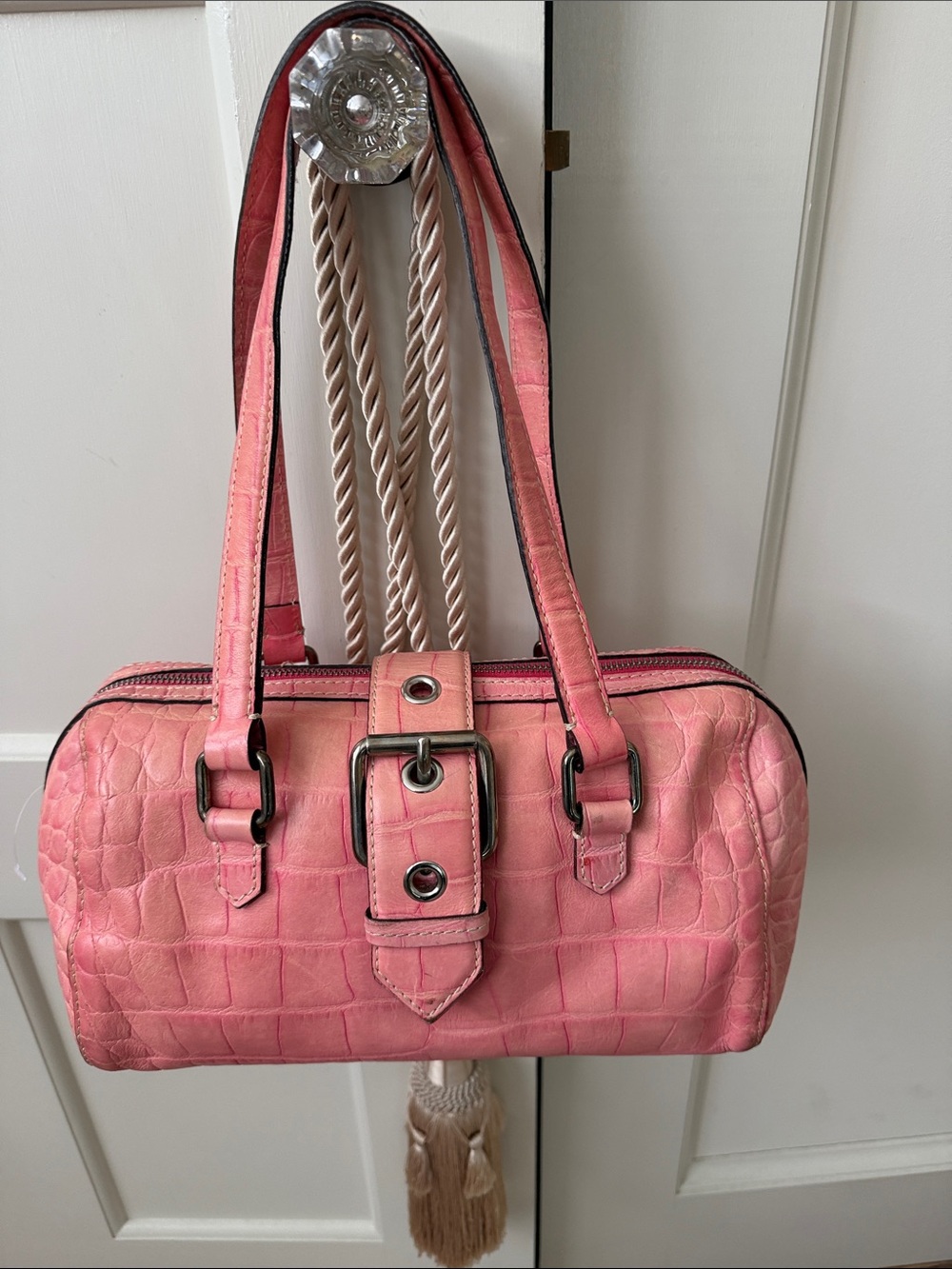DOONEY & BOURKE GORGEOUS LEATHER MADE IN ITALY BAG